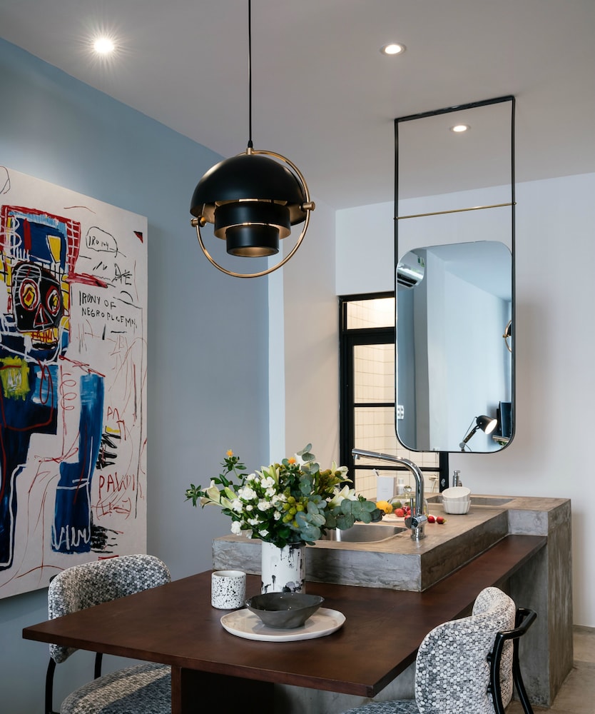 Bare Gallery Boutique Stays