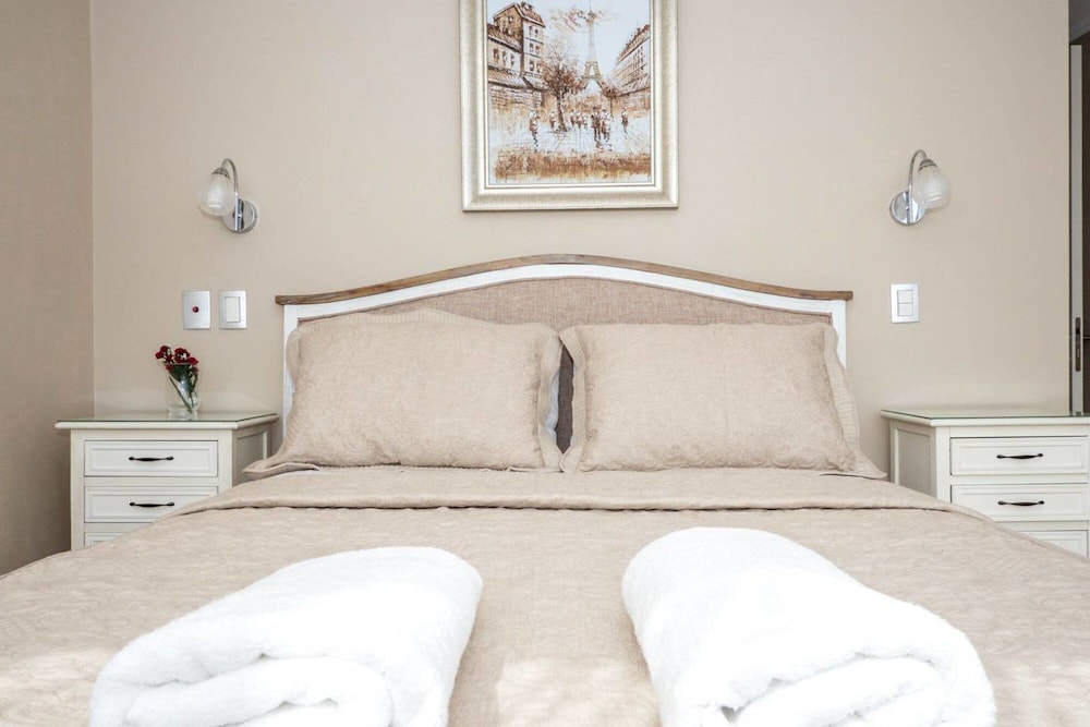 Kennedy Vintage 2BR - Heated Pool Shopping