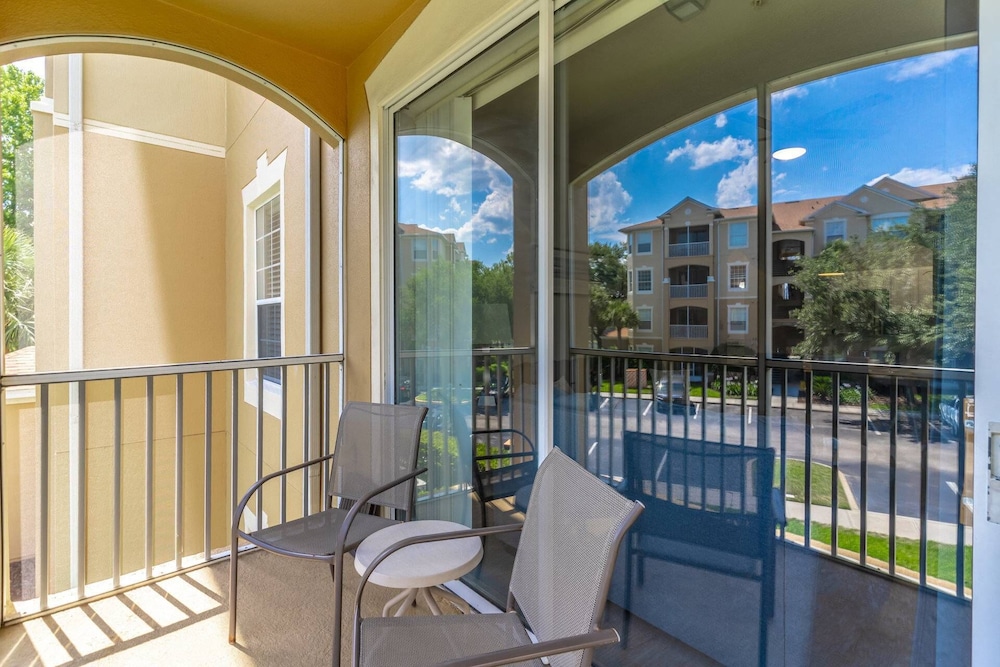 2821 Windsor Hills