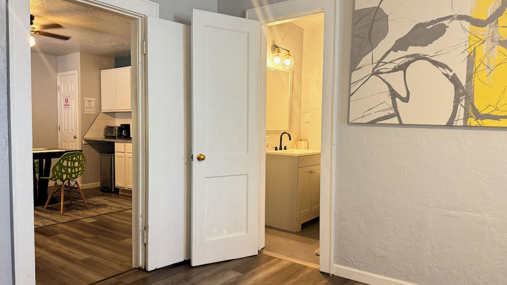 Budget-friendly Studio in OKC Private Entry 20-3