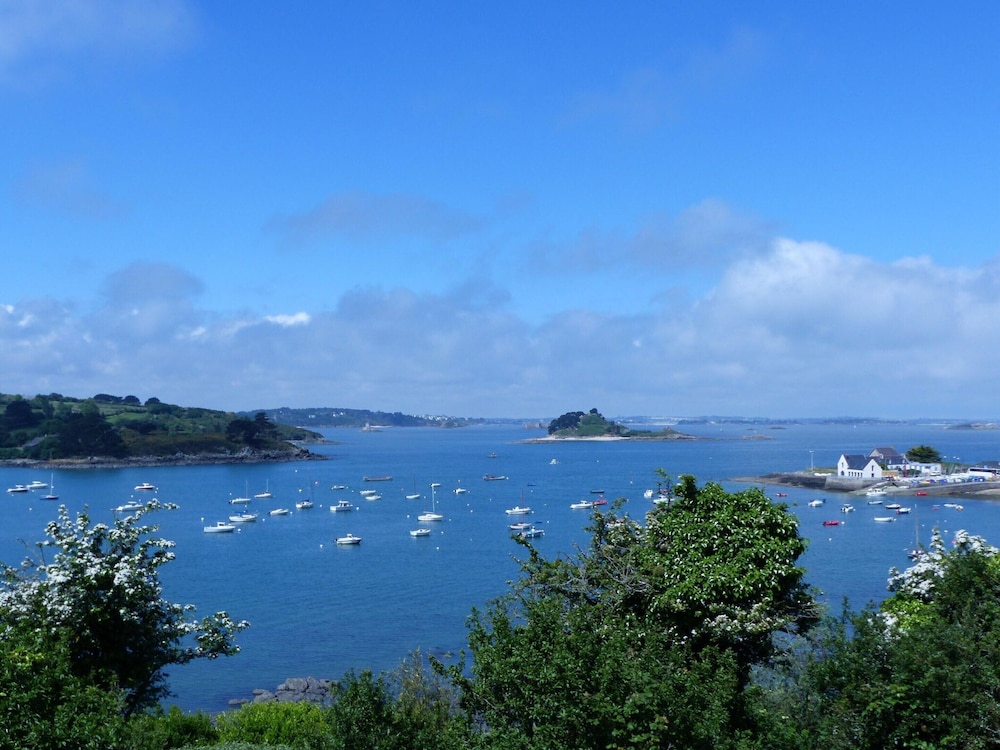 Holiday Home in Plougasnou With Sea Views view 4
