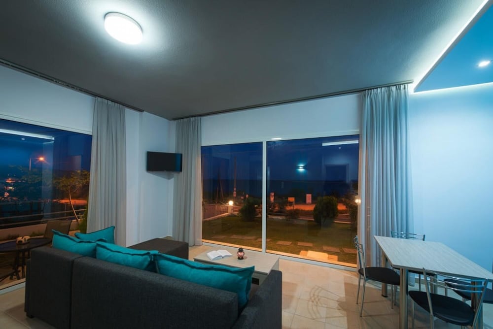 Thalassa Seaside Retreat-bespoke Luxury Home photo 3