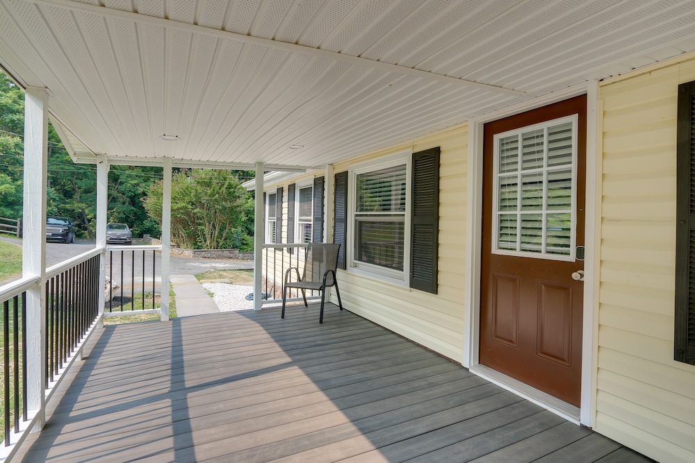 Harpers Ferry Home w/ Private Pool Hot Tub! - Property Image 9