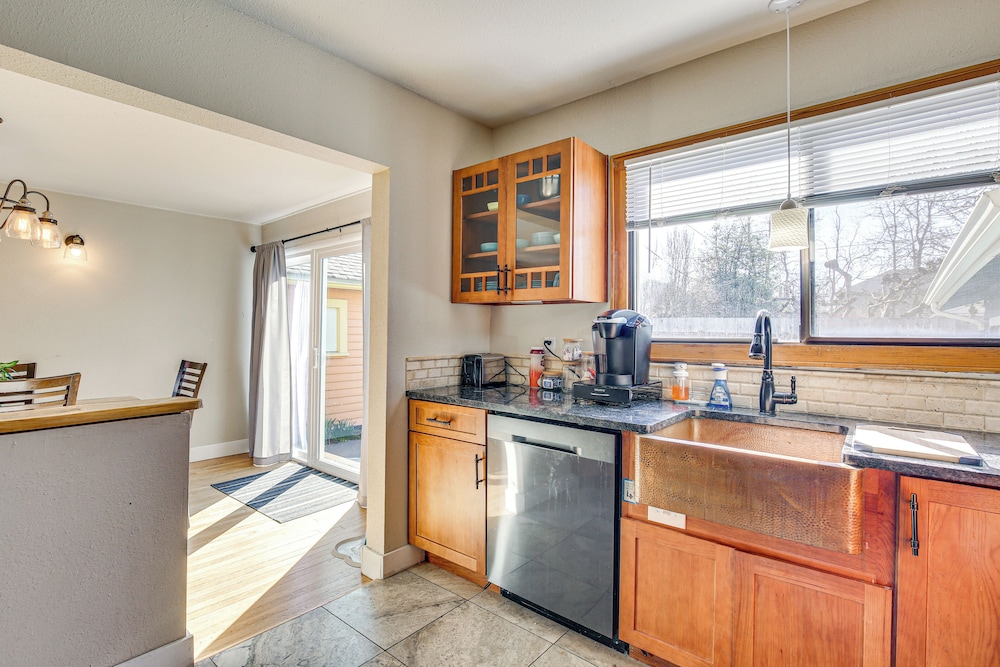 < 1 Mi to University of Oregon: Eugene Home