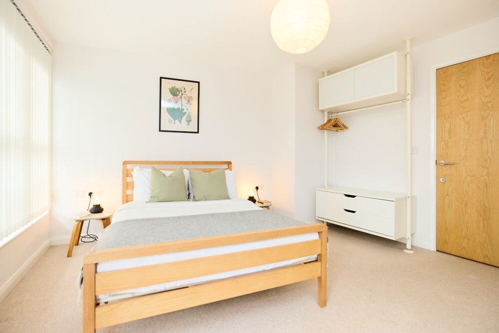 The Queensland Sanctuary - Trendy 2bdr Flat With Terrace