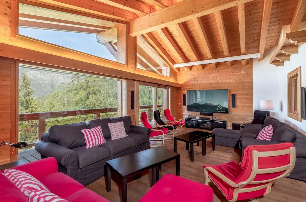 Crystal de Neige Luxury Chalet Spa & Jacuzzi