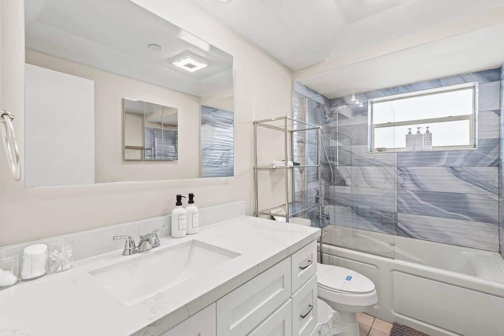 Colonial Manor Condos - Fort Lauderdale