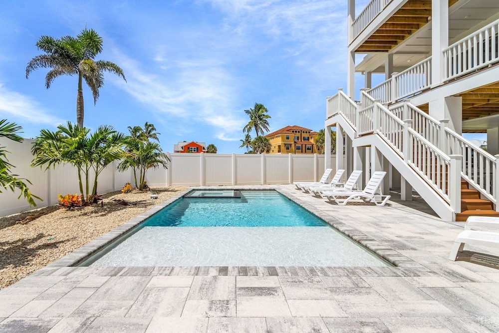 110 Sea Le Vie: 5br/4.5ba Brand New Build W/ Pool! 5 Bedroom Home