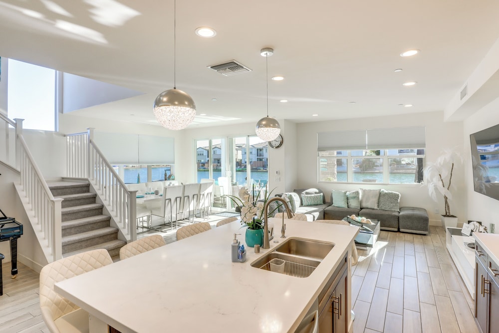 Lake & Mountain Views: Indio Oasis w/ Pool