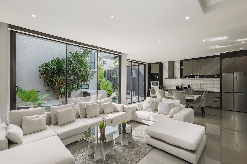 3-Bedroom Wallaya pool villa in Bangtao