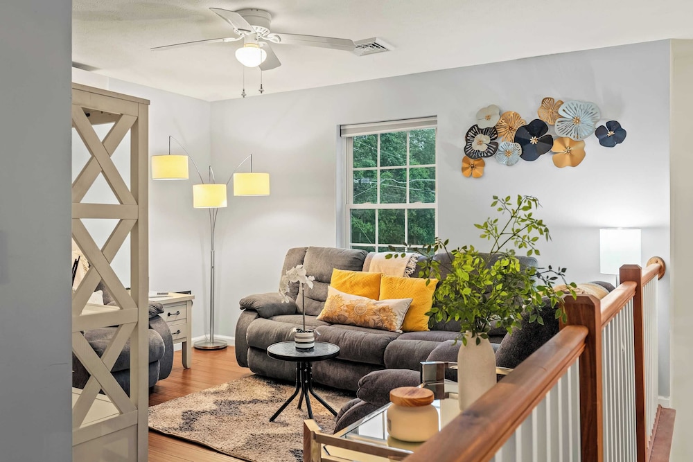 Birch Hollow by Avantstay Cozy Poconos Home w/ Fireplace, Soaking Tub & Kids Play Area