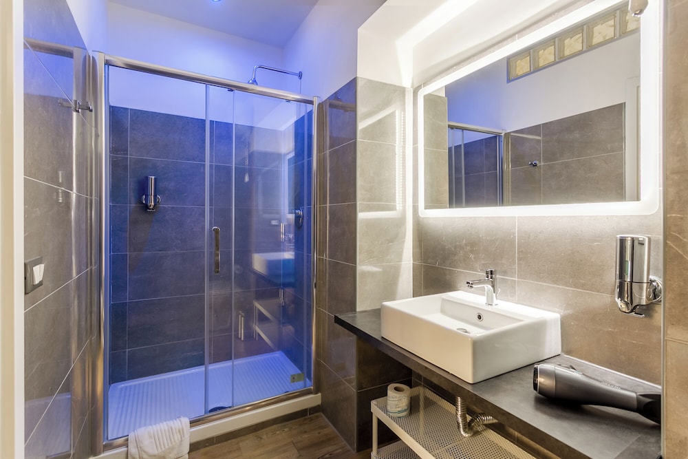 Nicole Suite