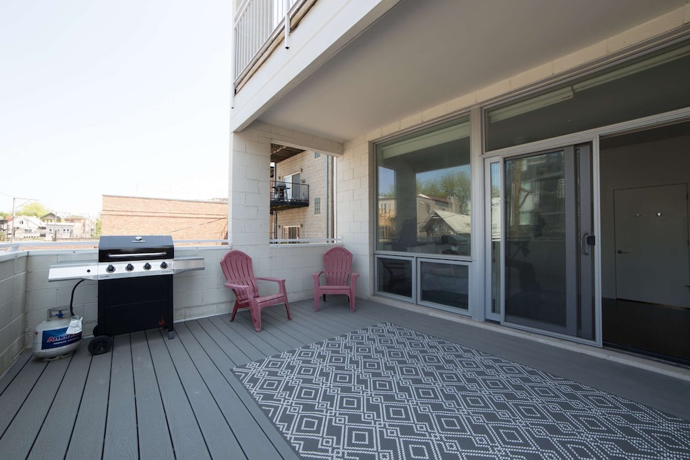 4-bedroom Condo Near Fulton Market w Rooftop