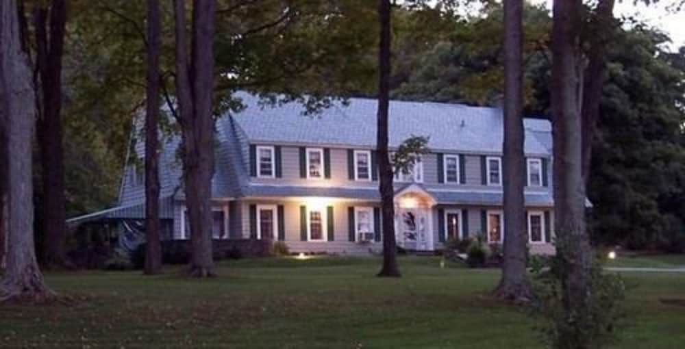 Maple Springs Lake Side Inn