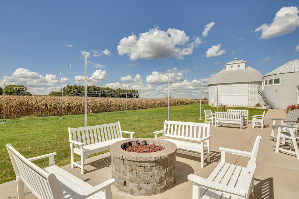 Rural Biggsville Vacation Rental w/ Porch - Property Image 6