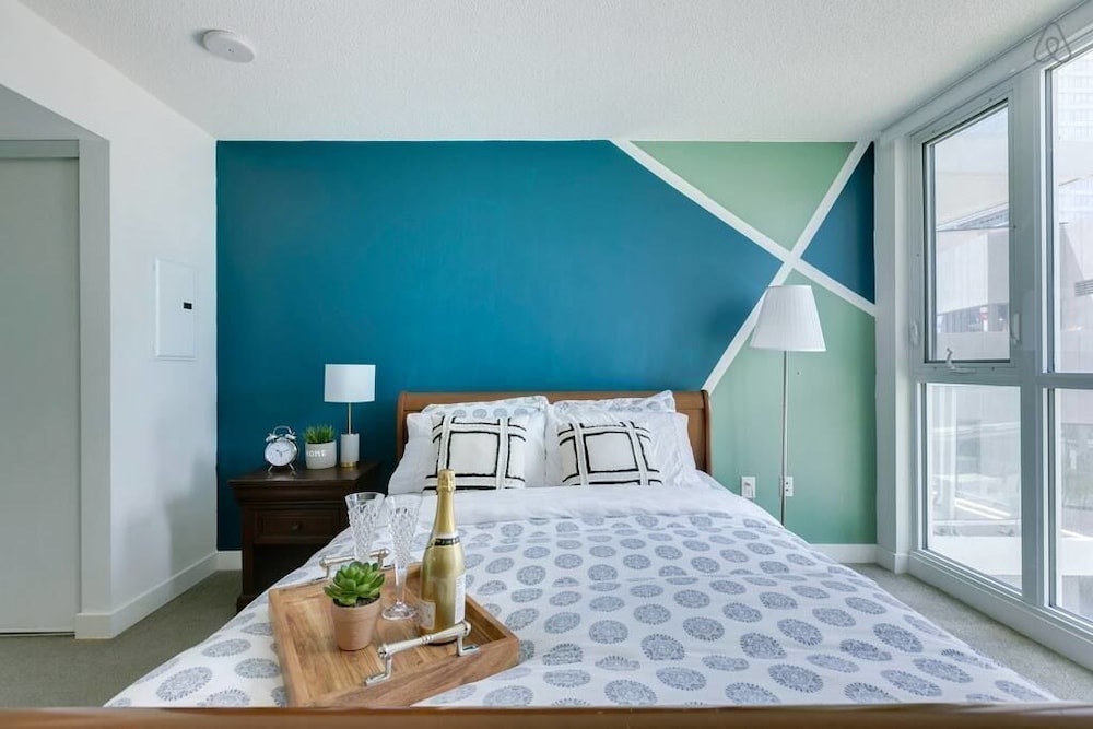 Comfy Lakeside Home by Skydome - Image 5