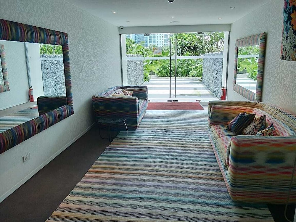 Oasis Regency at Acqua Livingstone near Rockwell
