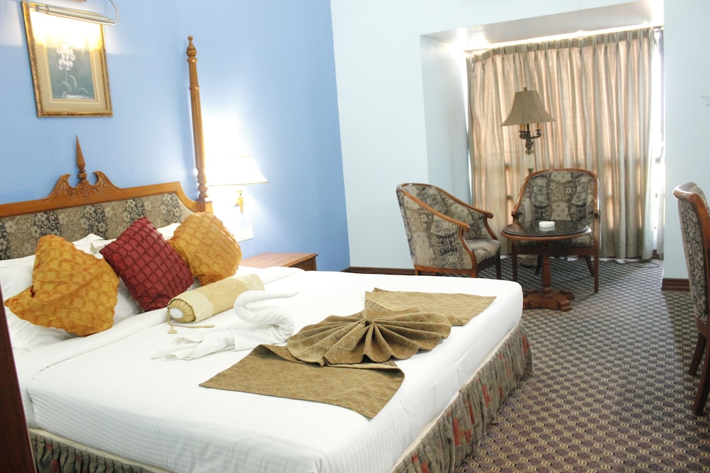 Regant Lake Palace