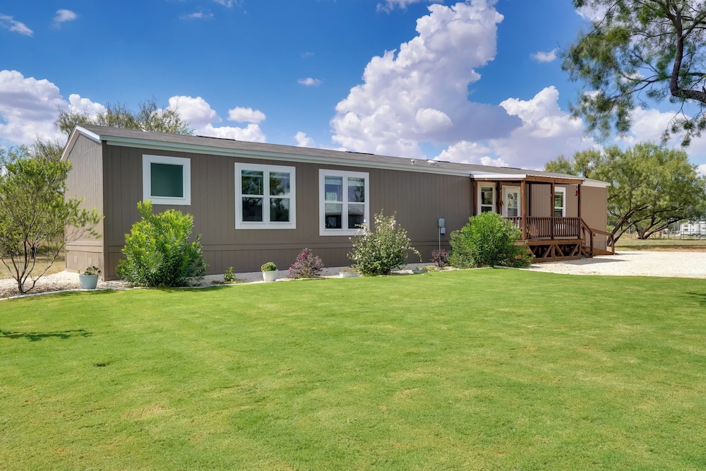 Peaceful Countryside Home w/ Yard in Hawley