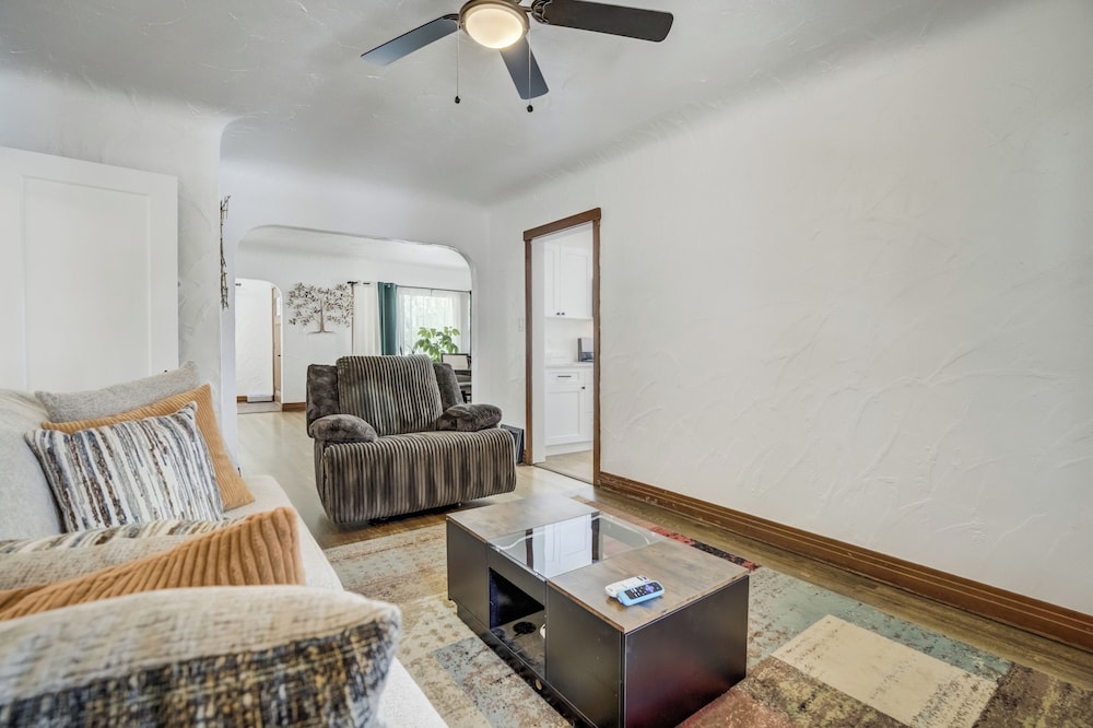 1318 E Pikes Peak
