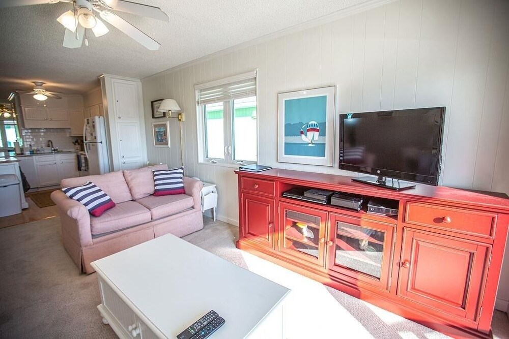Feelin' Beachy-7a 2 Bedroom Home by RedAwning