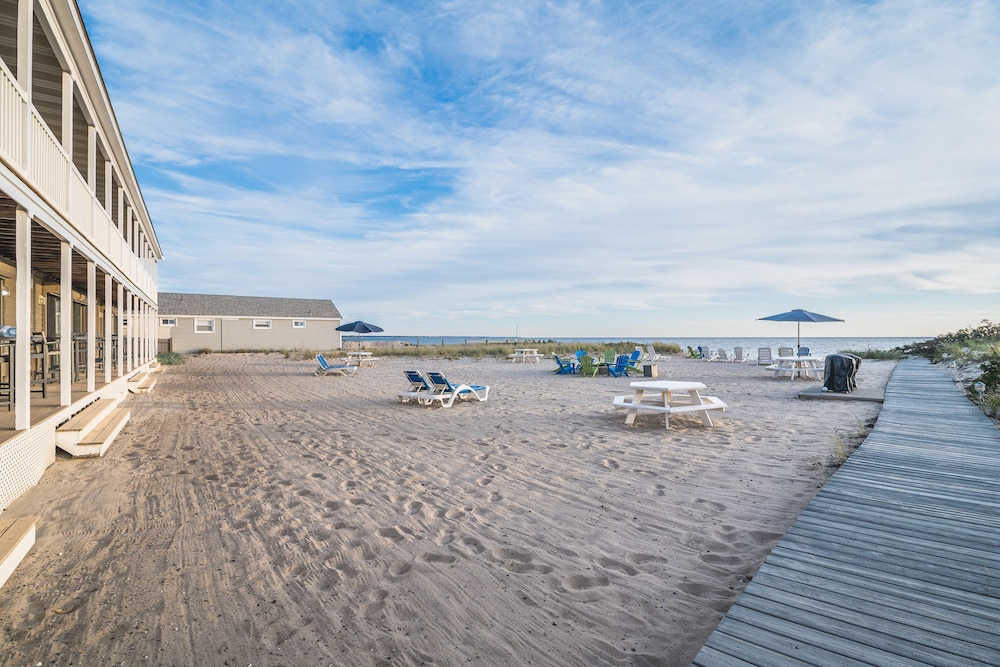 Sandbar Inn - Dog Friendly
