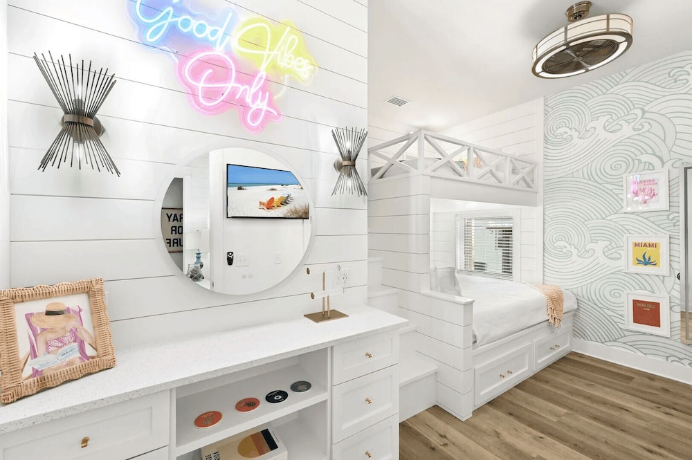 30A Shady Palms by Avantstay Boat-friendly w/ Heated Pool