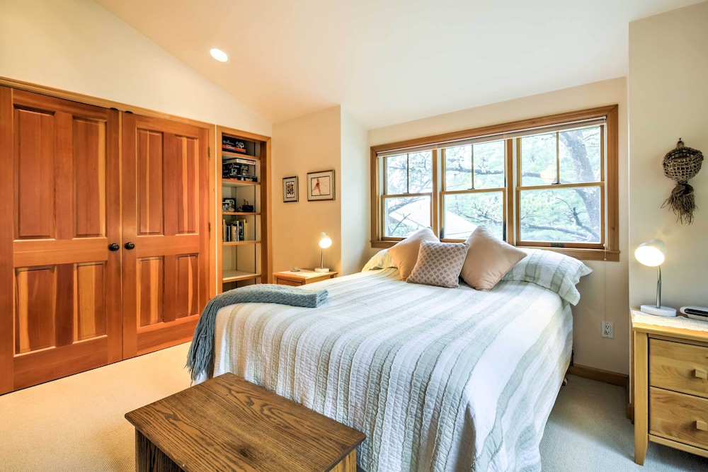 Large Manzanita House w/ 3 Balconies & Ocean Views view 2
