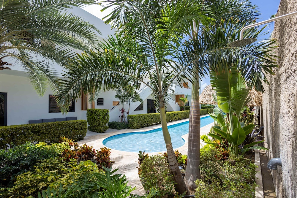 Chic 3BR Apartment Mambo Beach Area Stay