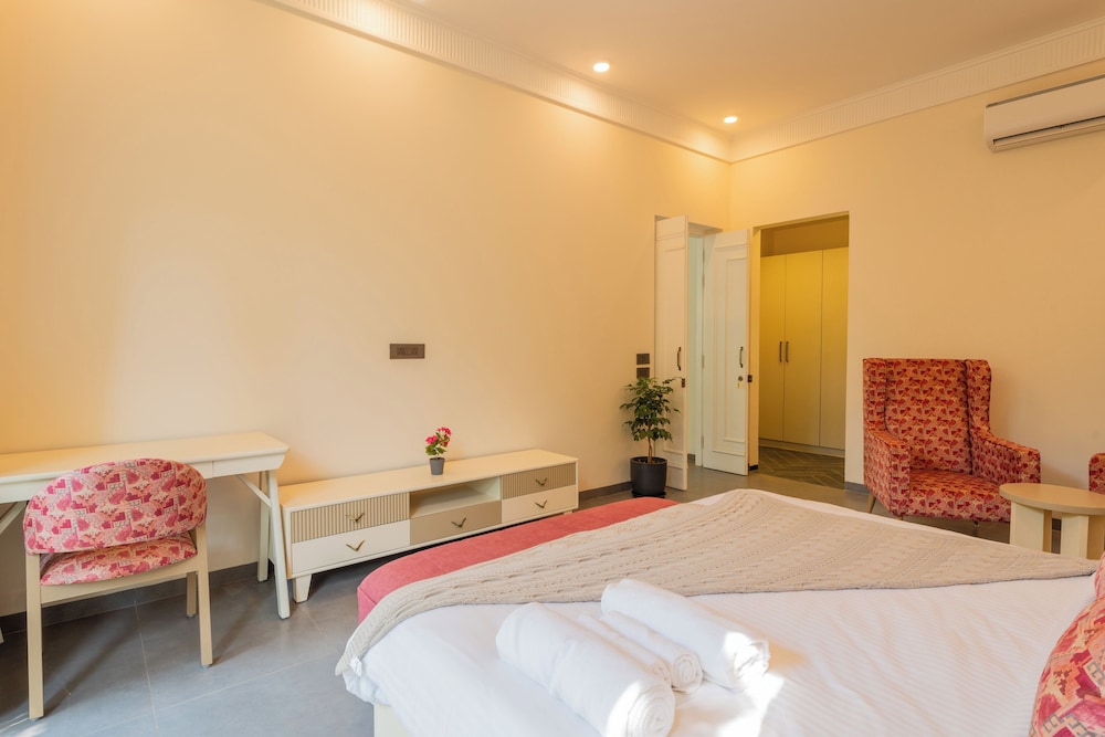 ELIVAAS Laguna Camellia | Luxe 4 BHK Villa Near Popular Beaches with Private Pool