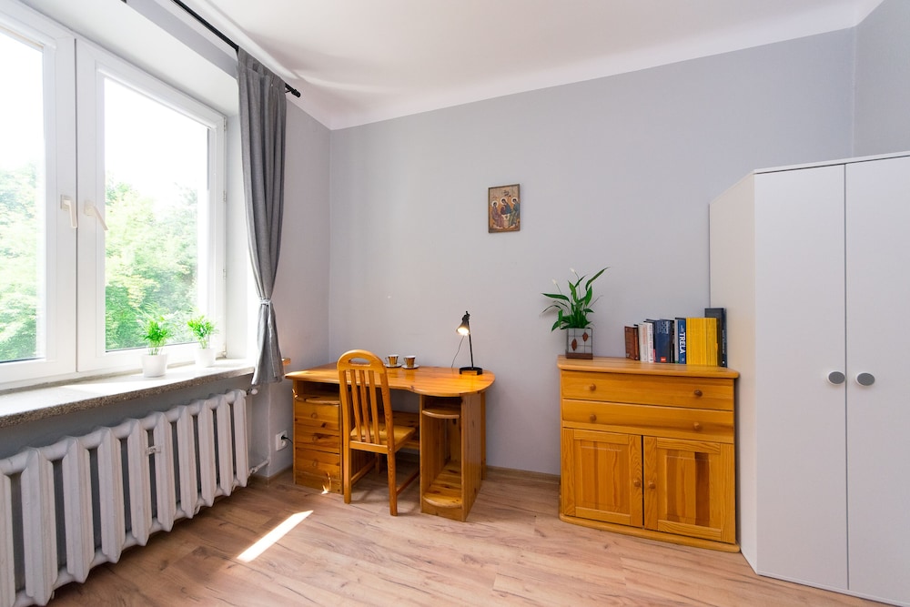 3-Bedroom Flat In City Center p4you pl view 3