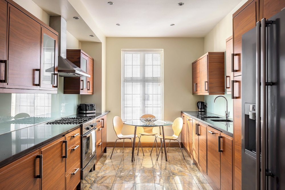 Park Lane 4-bed Mayfair Family House
