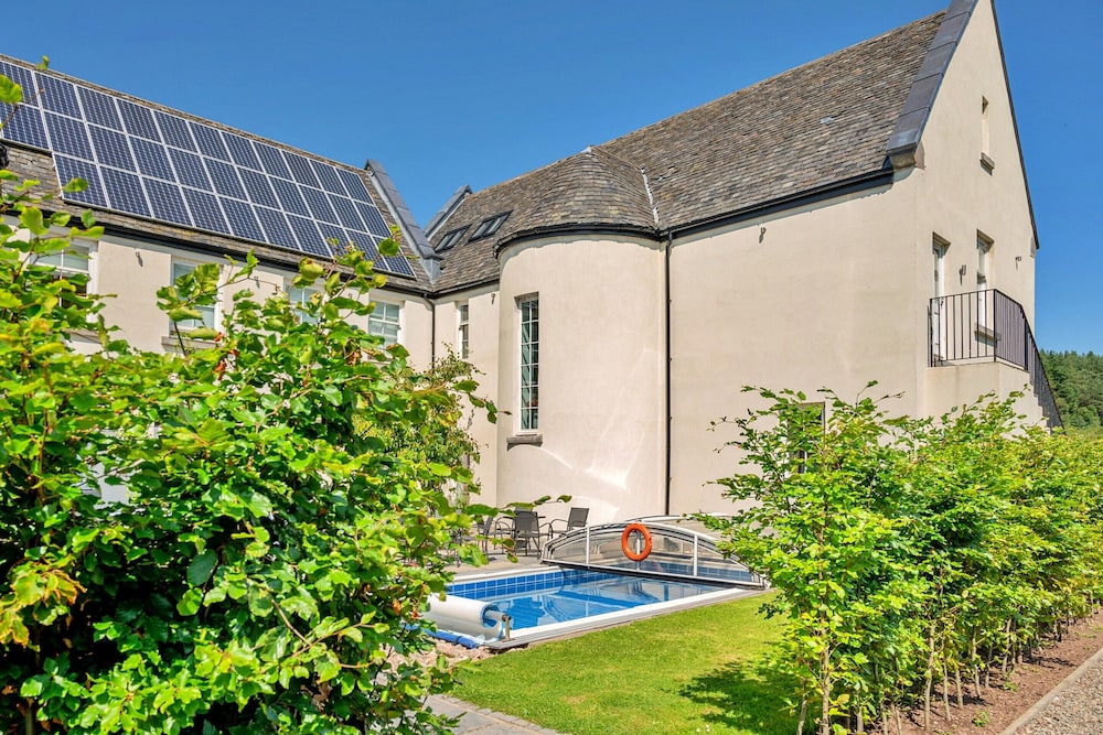 Self-catering Retreat With Pool, hot tub