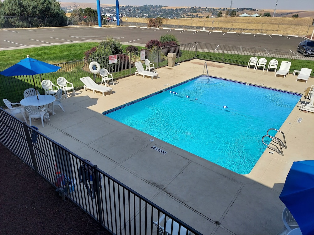 Motel 6 Pendleton, OR
