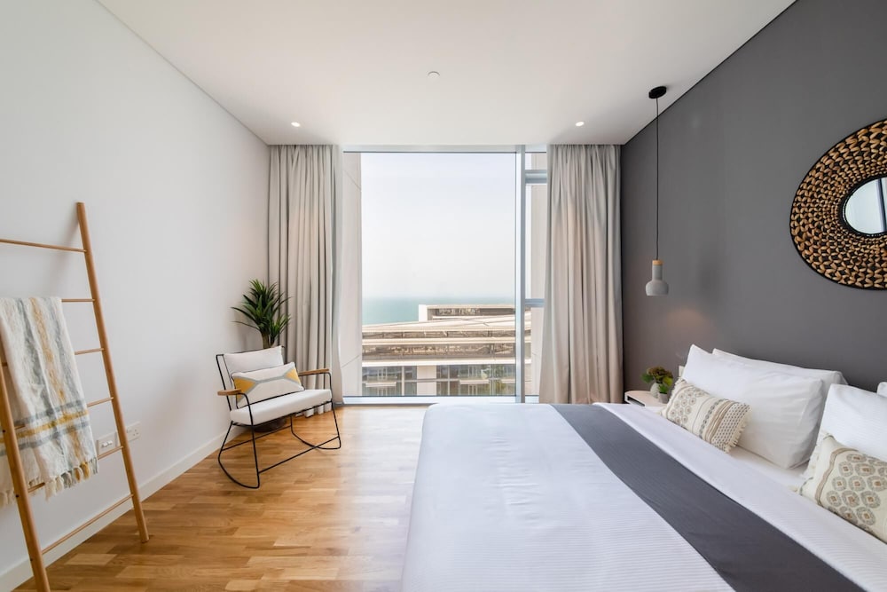 Stunning Sea Views on Dubai s New Luxury Island