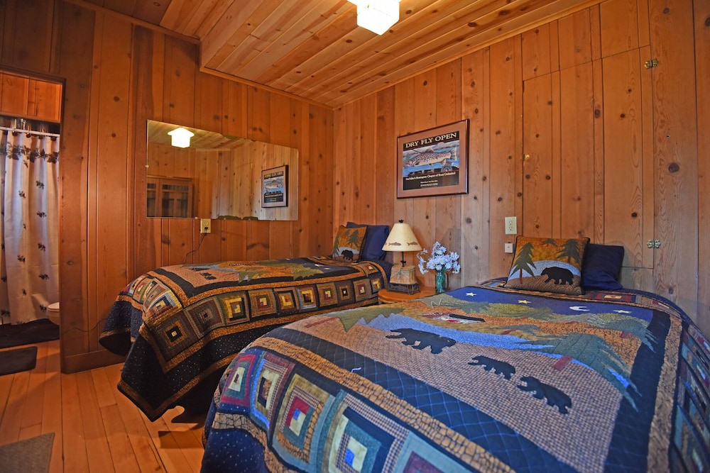 Rockpile Treehouse view 4
