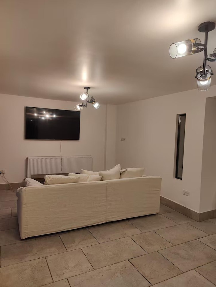 4 Guests - Bbq - Parking - Garden