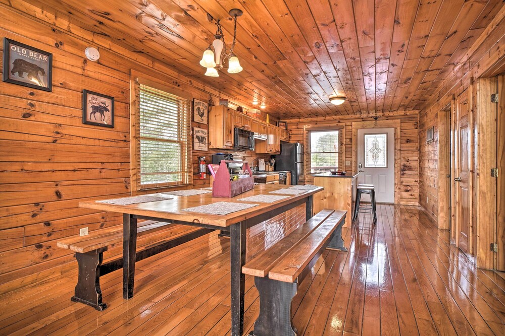 Mountain Pool Lodge Sevierville Cabin w/ Hot Tub view 4