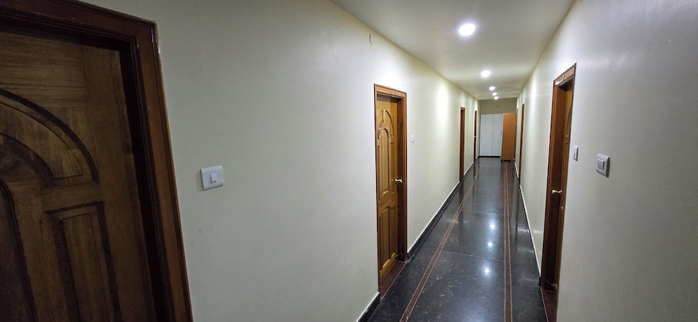 HOTEL KCR GRAND