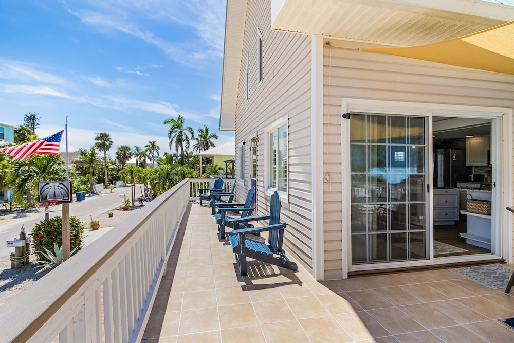 249 Pearl Paradise: 3br/3ba Pool Home! 3 Bedroom Home