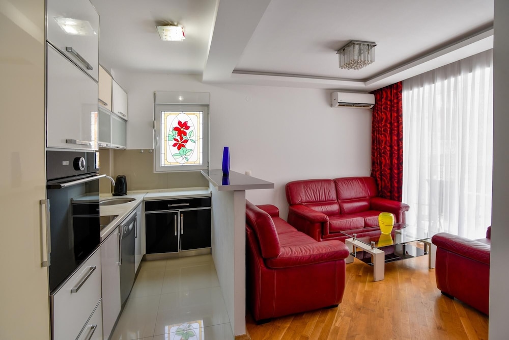 Flat w Balcony 5 min to Beach Near Budva Old Town view 5