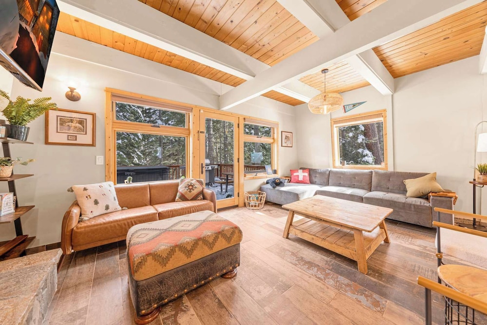 Tahoe City Retreat For 8!