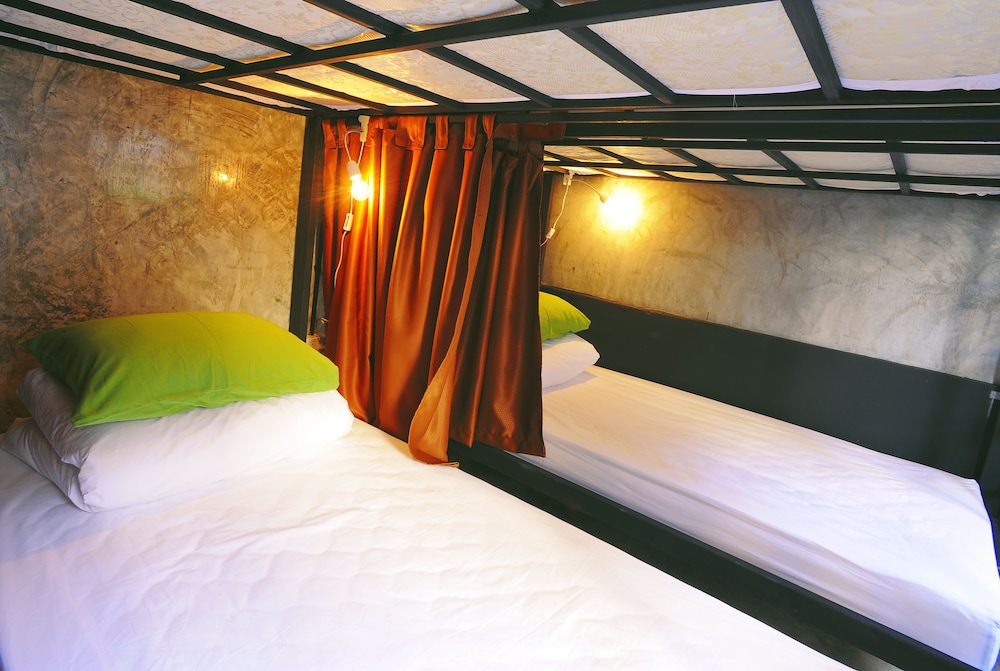 Manon Hostel