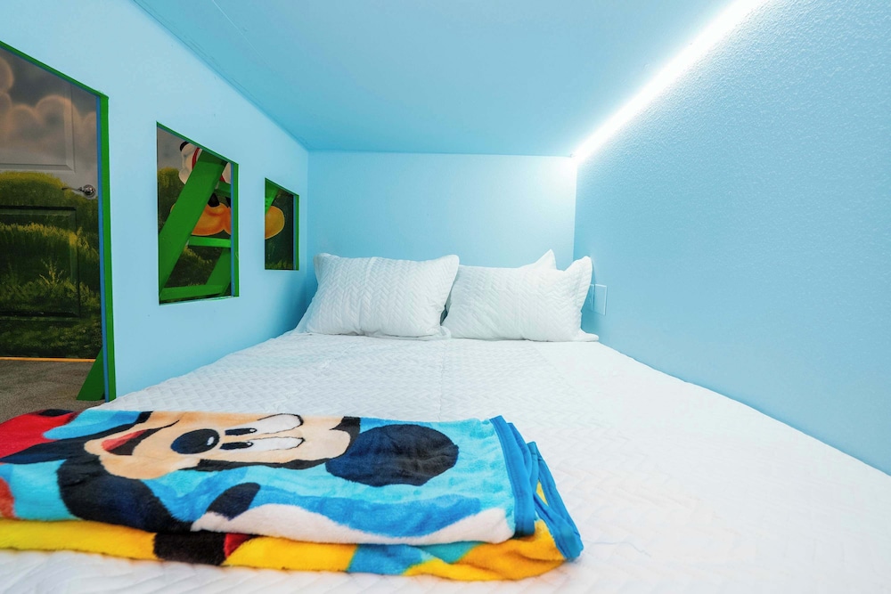Magical 5BR w Pool Minutes From Disney 16140