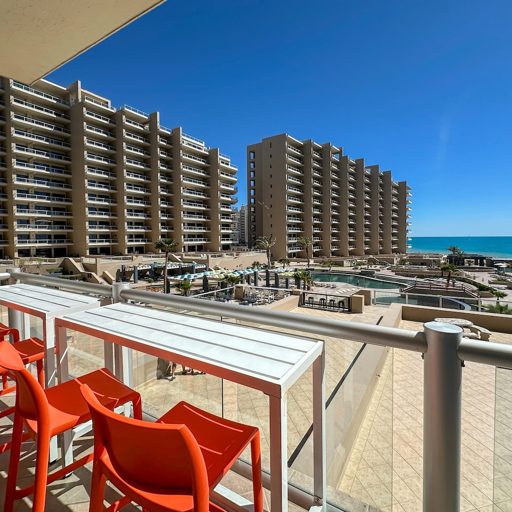 Luxury Ocean View Condo w Huge Deck