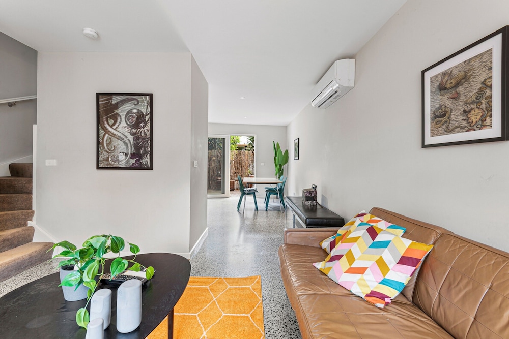 Convenient Bayside Living at the Edge of the City