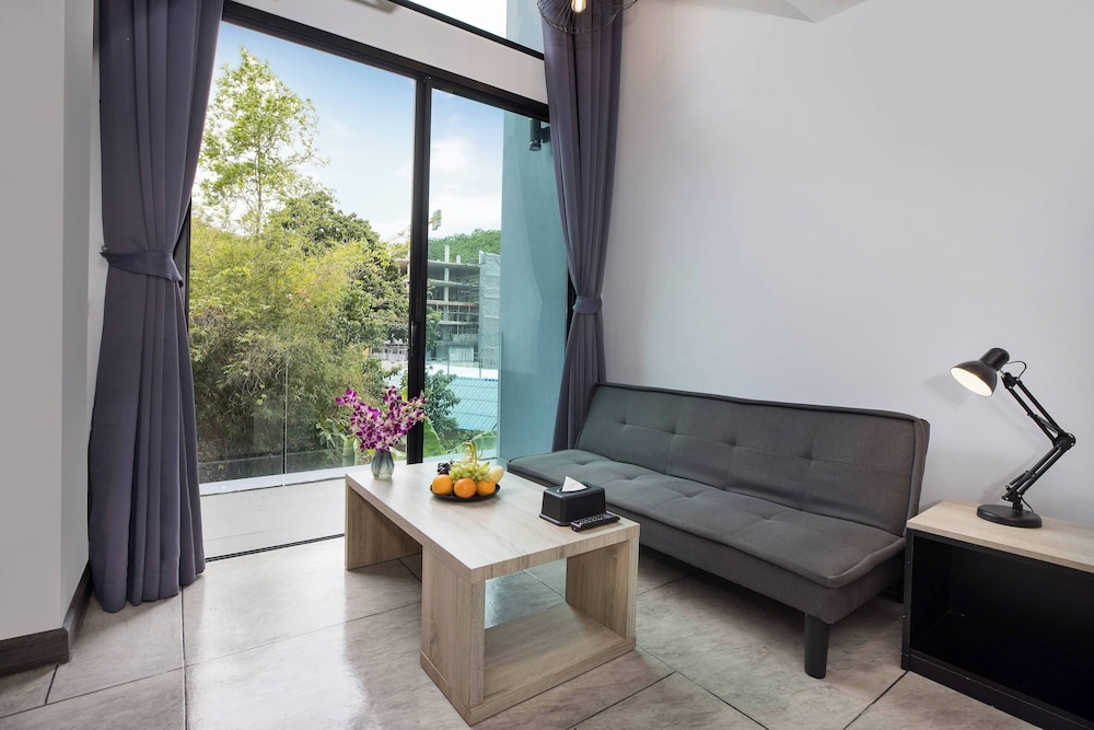 Naiharn Duplex near the Beach UTL A124