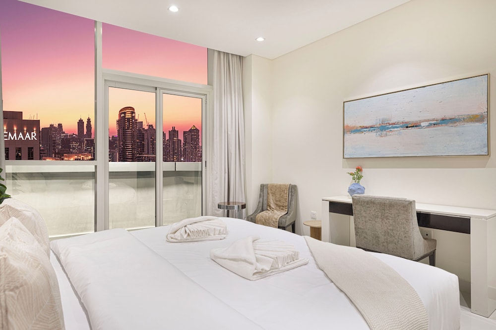 DAMAC Suites by Hostiva – Burj & Fountain