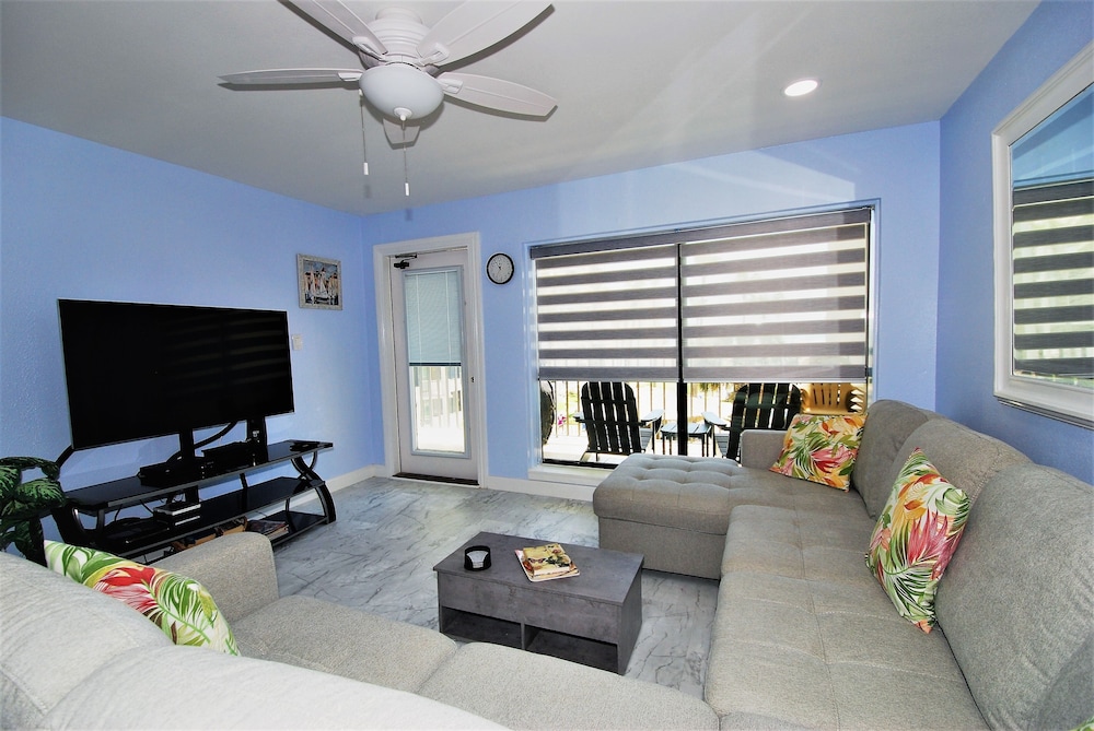 Saida Iii Unit #3306 1 Bedroom Condo by Redawning