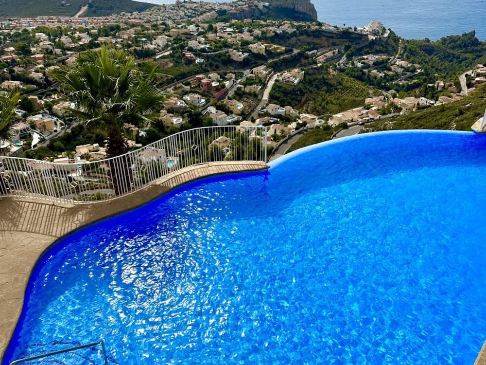 Two Bedroom Apartment With Breath-taking Views